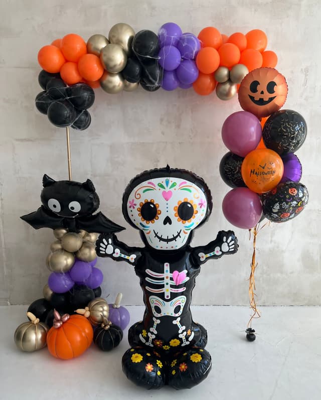Оформление из шаров «День мертвых» Оформление из шаров «День мертвых»
