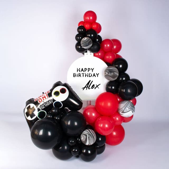 Оформление из шаров «Игра началась» Оформление из шаров «Игра началась»