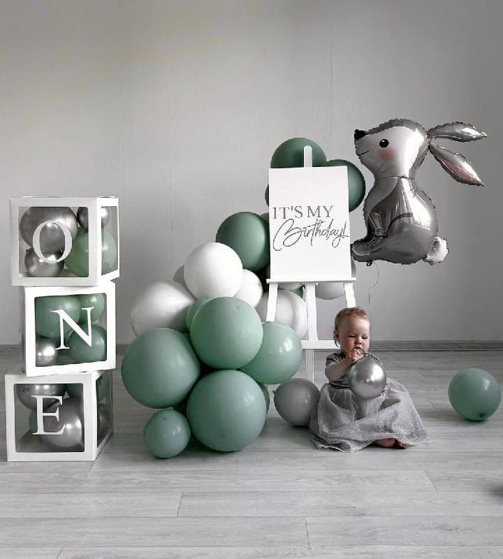 Оформление из шаров «One birthday »