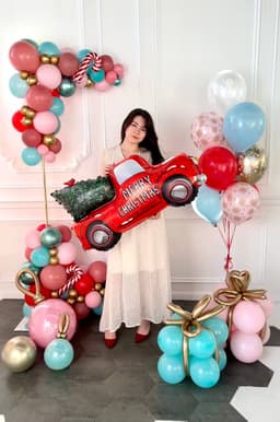 Оформление из шаров с воздухом и фонтаном «Новогодняя Машинка»