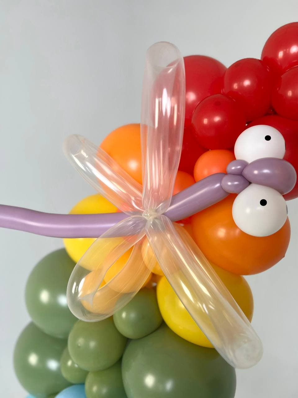 Оформление из шаров «Стрекоза»