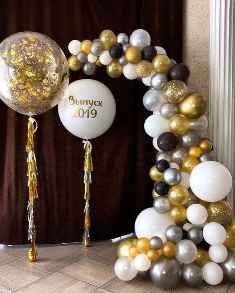 Оформление из шаров «Золотой выпускной»