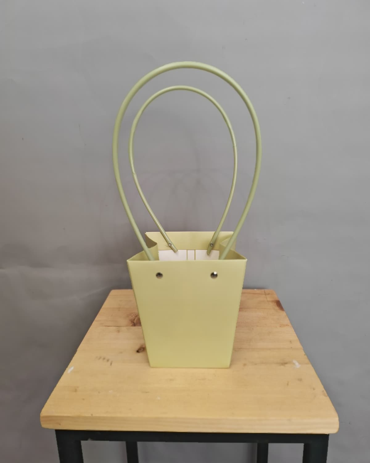 Пакет под цветы 14*13*9,5см Конус болотный с пластиковой ручкой