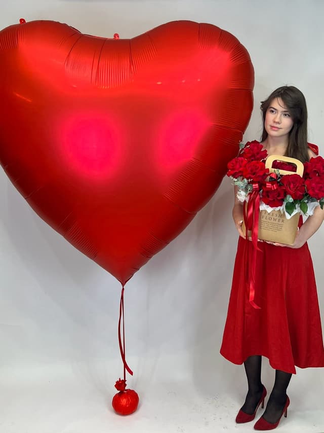 Праздничная композиция из шаров и цветов "Вечная любовь" Праздничная композиция из шаров и цветов "Вечная любовь"