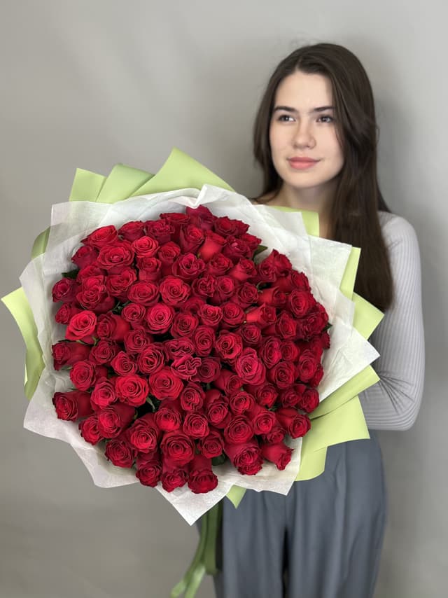 Роскошный букет из 101 стандартной красной розы 50 см в упаковке Роскошный букет из 101 стандартной красной розы 50 см в упаковке