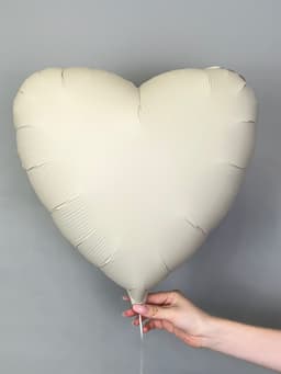 Сердца сатин кремовый 45 см