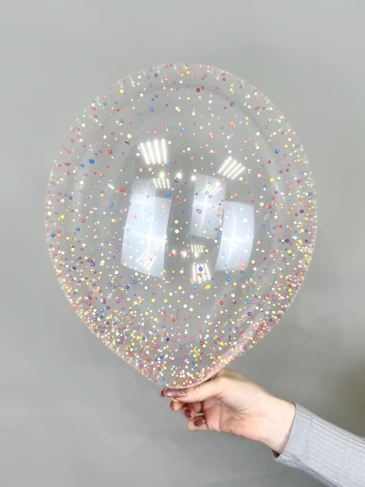 Шарик с конфетти (цветной яркий пенопласт)