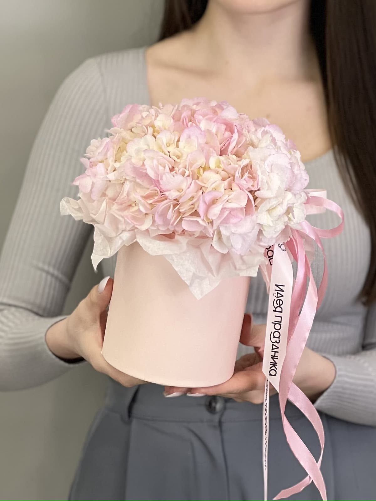 Шикарная розовая гортензия в шляпной коробке