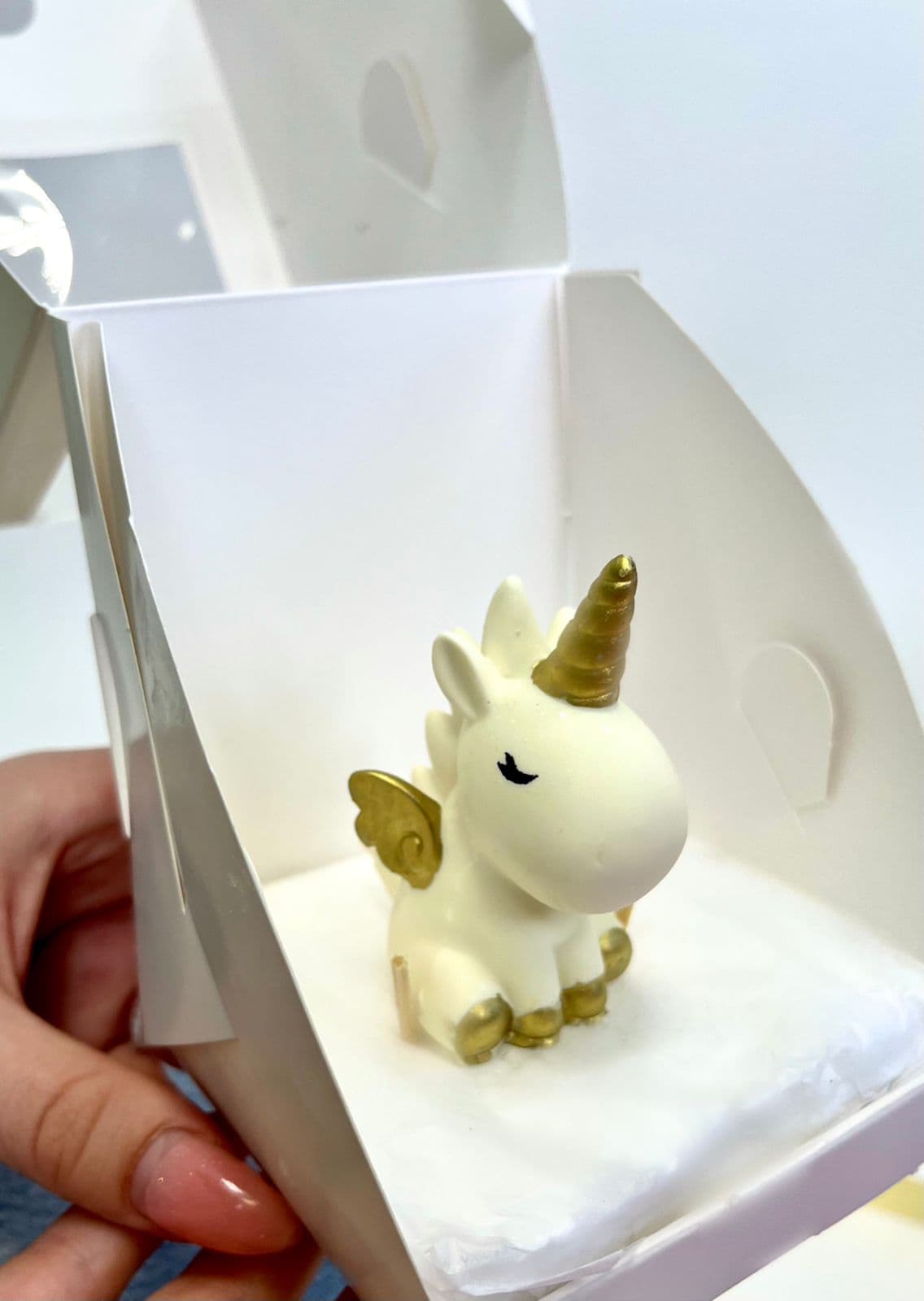 Шоколадная фигурка "Единорог", белая в ассортименте