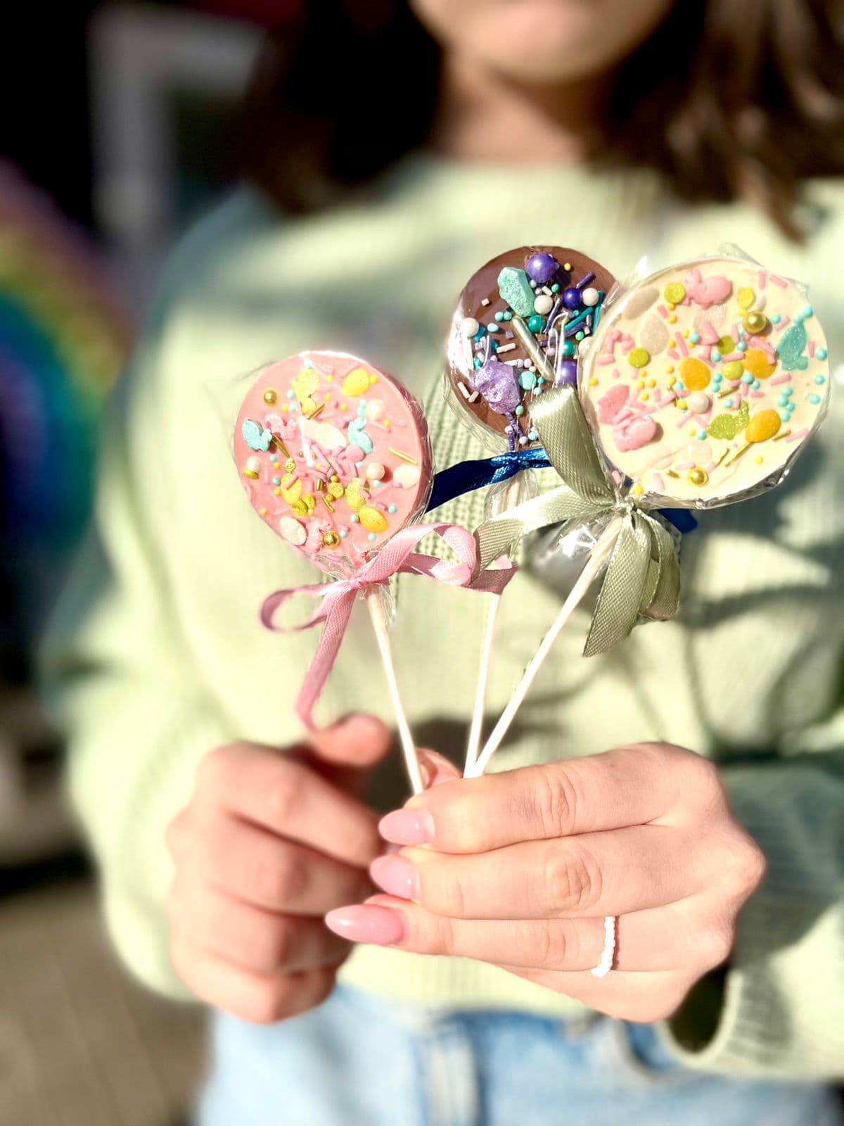 Шоколадный леденец 21 гр, белый с сублим. ягодами/фруктами