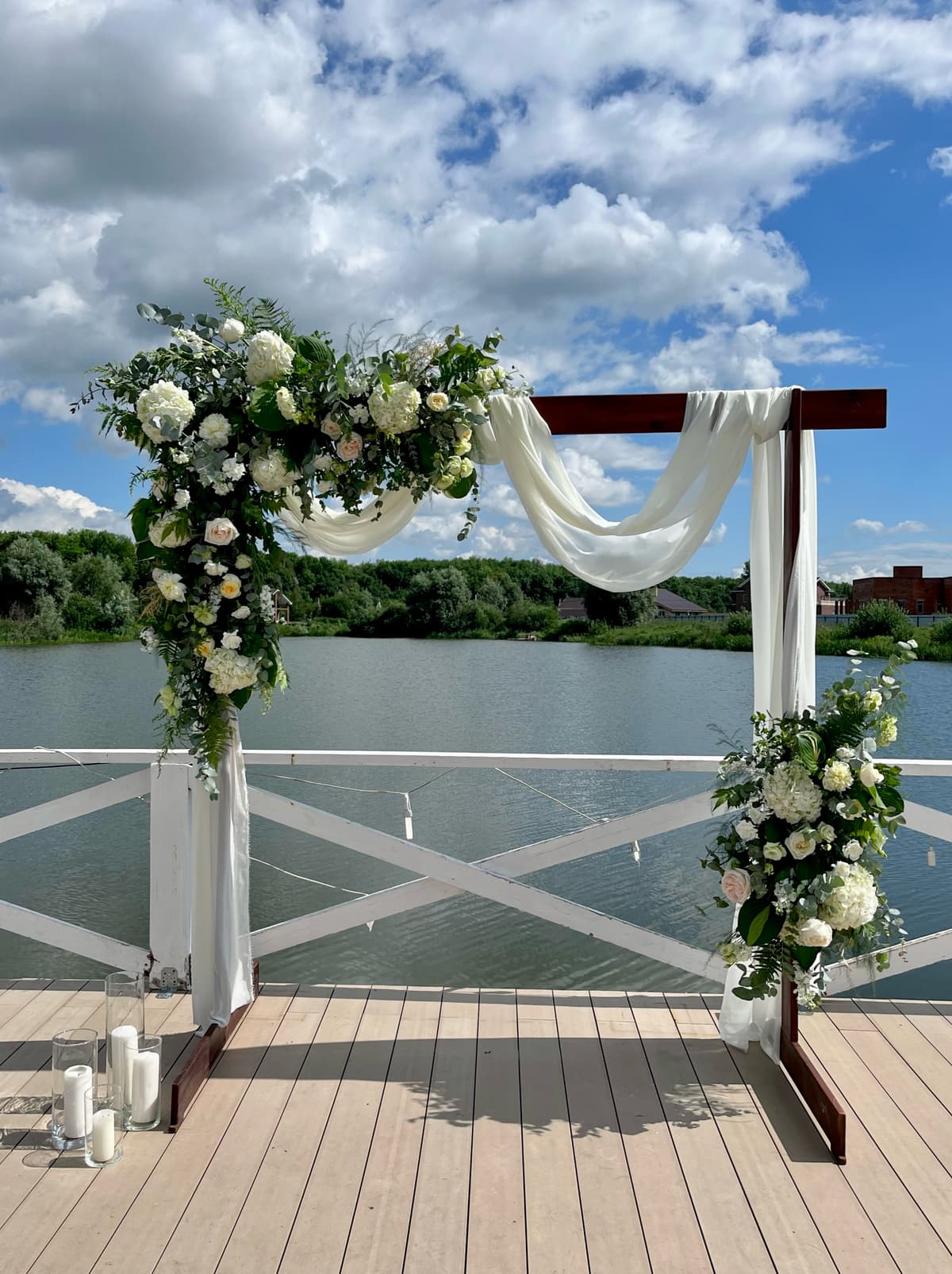 Свадебная арка из цветов «vanila wedding»