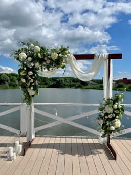 Свадебная арка из цветов «vanila wedding»