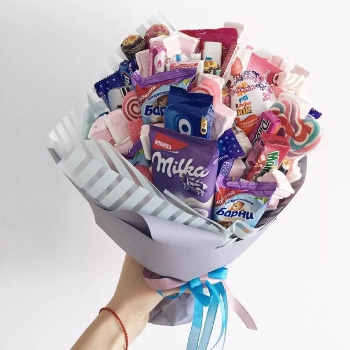 Съедобные букеты из шоколадных сладостей "Сладкоежка"