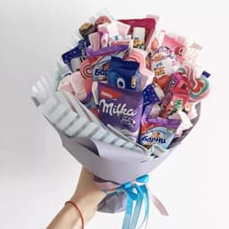 Съедобные букеты из шоколадных сладостей "Сладкоежка"